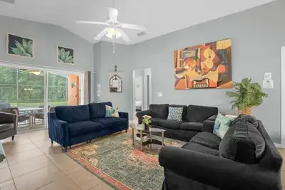 Image de Upstay Lakeside Retreat w Private Pool & Game Room