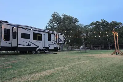 Image de Warm, Cozy Glamping on a horse ranch and rescue.