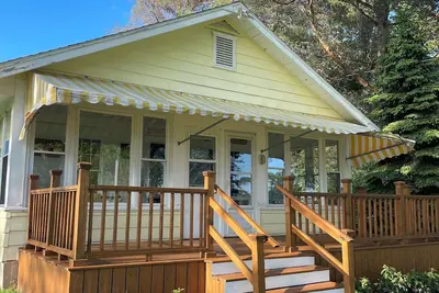 Image de Hidden gem on Chautauqua’slake with SUPs, kayaks and pool!