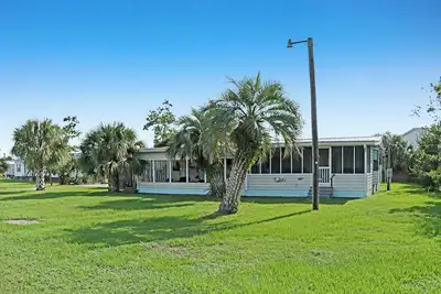 Image de Livin’ Like Larry: Cozy Beach Home 2 Mins to Mxb