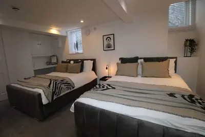 Charming Large House in Leeds