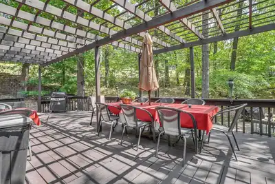 Image de 3 Mi to Table Rock Lake: Cabin w/ Fire Pit!