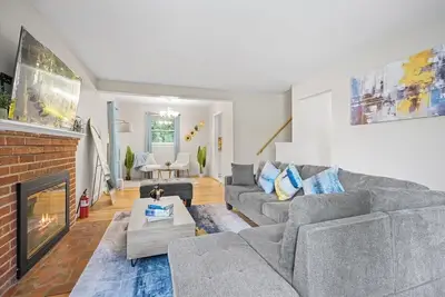 Image de Elegant 5-Bedroom Retreat: Prime Location, Minutes from Dc & Top Attractions