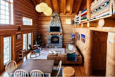 Image de Pleasant Mountain Cabin - Ski-In\/Out & Lake Views!