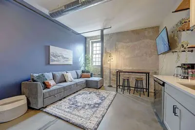 Image de Stylish Elegance Near Pabst Brewery & Fiserv