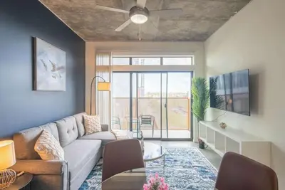Image de Alluring 2bd Apartment in Dt with Gym Pool Parking