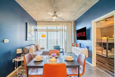 Image de Phoenix Dt Stay with Balcony+Gym+Pool+Parking+W/D!