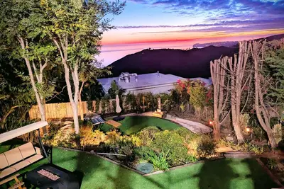 Image de Malibu Luxe, 4br w\/ panoramic views, game room!