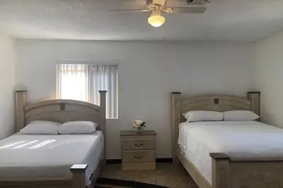 Image de Up To 10 Guests, Near The Strip & Downtown Vegas\n\n