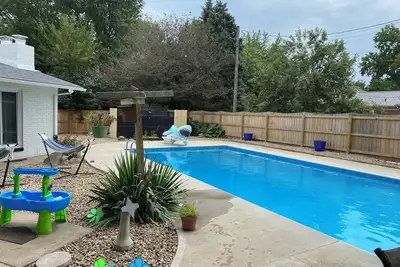 Image de Spacious Retreat: Sleeps 16 with pool, hot tub, Game Room, and Fitness Room