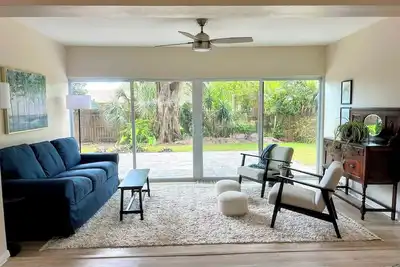 Walk to Water & Downtown Gorgeous Home in Dunedin