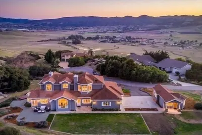 Image de Serene Retreat in the Heart of Slo by RedAwning