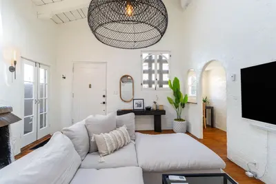 Image de Gorgeous 1920s Bungalow by RedAwning