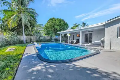 Image de Boca Beauty - Stylish Home with Pool by RedAwning