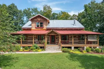 Image de The Log Palace Private Guest Suite by RedAwning