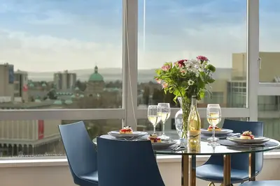 Image de Astoria's Harbour View Suite, 2 Blocks from the Inner Harbour with Water Views!