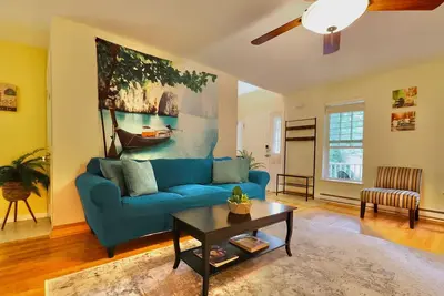 Image de Pocono Lake Getaway| Pool, Tennis, Skiing nearby! by RedAwning