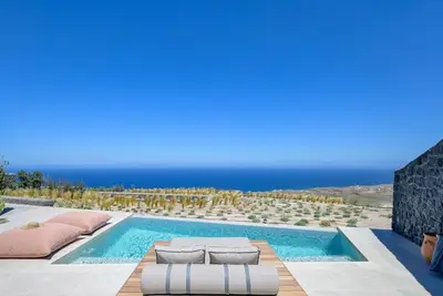 Image de Exquisite Santorini Villa | Villa Corban | 1 Bedroom | Children Older than 7y are Welcome | Honeymoon Suite with Private Heated Pool | Breathtaking Sea Views | Private Furnished Sun Terrace | Outdoor Dining Area | Imerovigli