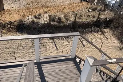 Image de Waterfront Oasis on Commercial St with Easy Beach Access and Stunning Bay Views