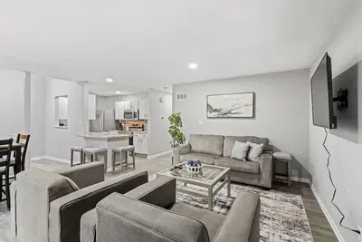Image de Stylish and Comfortable 3-Bedroom Townhome in Overland Park with Wifi and Pool!
