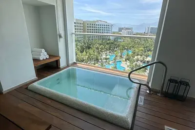 Image de Luxury 2-bedroom \ntouch true serenity in the waters of our Mayan Sanctuary\n\n