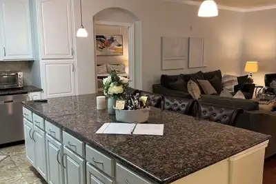 Image de Spacious recently updated 2/2 condo w/Ac, WiFi Columbia, Sc steps from stadium!