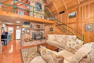 Image de Rustic Knotty Pine - Old Cabin Vibes