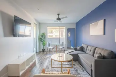 Image de Prime 1bd with Pool Gym Parking Wd and Sleeps 4!