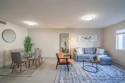 Image de Modern Escape | Pool, Gym, Parking, Sleeps 8