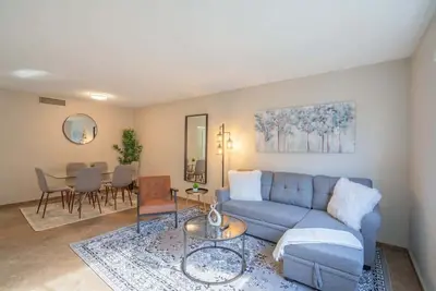 Image de Inviting Escape | Gym, Pool, Parking, Sleeps 8