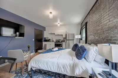 Image de Amazing Studio Apartment in McKinley Beach and Brady St East