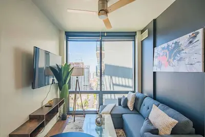 Image de Comfy 2bd Apartment High Rise Dt Pool Gym Parking