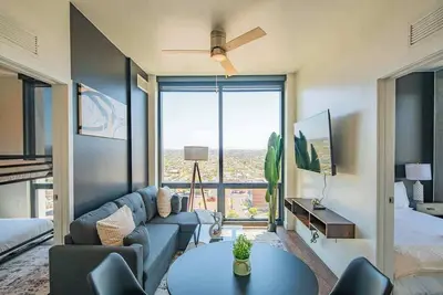 Image de Detailed 2bd Apartment High Rise Dt Pool Gym Parking