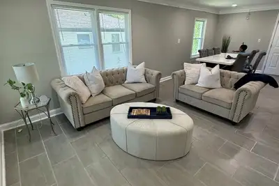 Image de Modern, cozy 3-bedroom cottage near airport