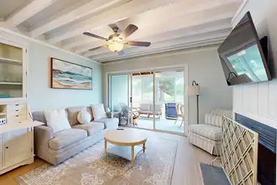 Image de Mallard Lakes townhouse in peaceful community with pool, hot tub, fishing pier
