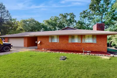 Image de Lakefront home with water view, central Ac, & washer/dryer