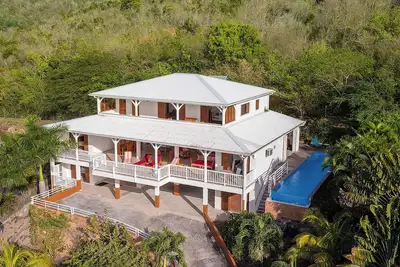 Image de Villa Malinina, piscine, vue mer