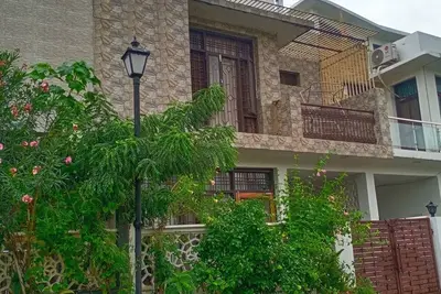 4-bedroom villa in welcoming Lucknow with Ac, WiFi. Enjoyable stay guaranteed
