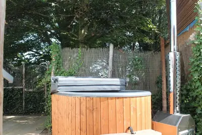 Image de Maison avec terrasse privée et bain à remous