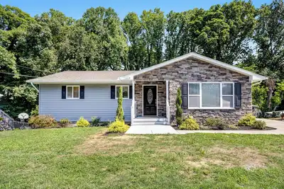 Image de 4-bedroom house in awesome Temple Hills with Ac, WiFi. Enjoy your stay