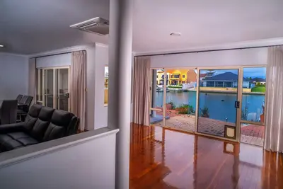 Image de Halls Head property
