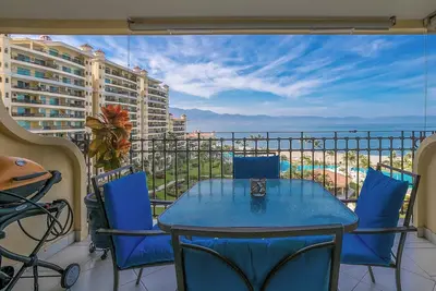 Image de Ocean front one bedroom endless view condo that is sure to satisfy