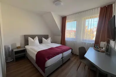 Image de Double room street side, Wc/shower - Pension am Markt