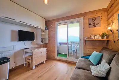 Image de Appartement 'Les Ours Bleus' avec vue sur montagne et balcon