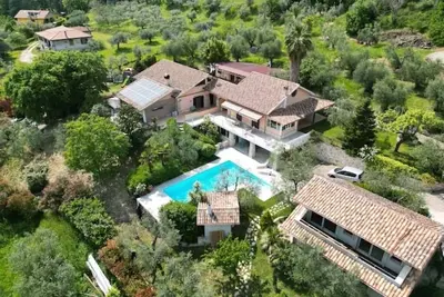 Image de Sabina olive green vacation home with padel court and pool - 2