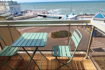 Image de L'Opaline, studio tout équipé face mer avec son parking privatif!