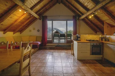 Image de Appartement \"Les Combles\" avec vue sur les montagnes, terrasse privée et Wi-Fi