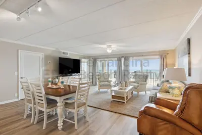 Image de Beautiful 3 bedroom oceanfront condo on the 5th floor with Fishing Pier!