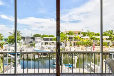 Image de New! Boater's Paradise with Boat Lift, Ice Machine, and Screened Porch