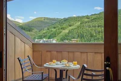 Image de Private 3-Bedroom Condo within a 5 Star Hotel, Vail Village Location, Ski In/Ski Out Base Camp